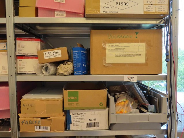 Laboratoriumtoebehoren met rek - afbeelding 9 van  10