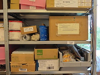 Laboratoriumtoebehoren met rek - afbeelding 9 van  10