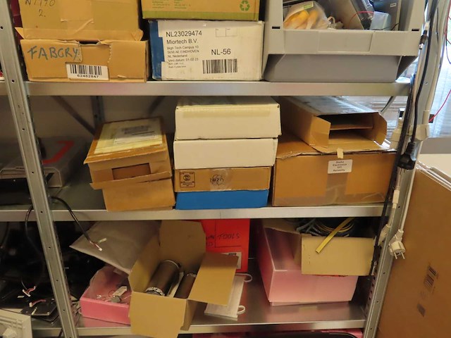 Laboratoriumtoebehoren met rek - afbeelding 10 van  10