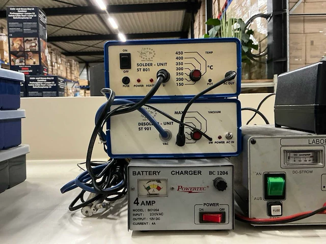 Laboratoriumvoeding/battery conditioner/battery charger/soldeer&desoldeer unit (5x) - afbeelding 3 van  3