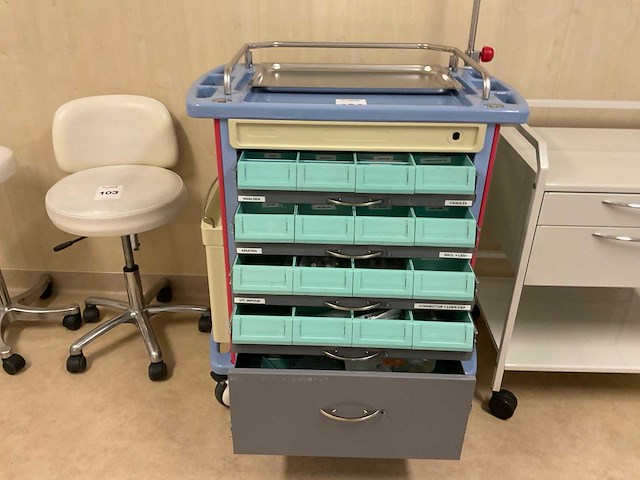 Laboratoriumwagen - afbeelding 2 van  8