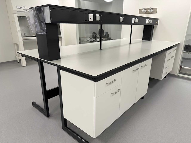 Laboratoriumwerkbank - afbeelding 1 van  2