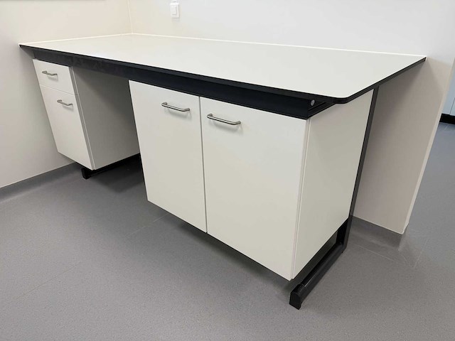 Laboratoriumwerkbank - afbeelding 1 van  1