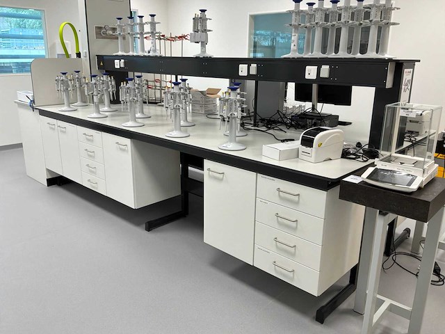 Laboratoriumwerkbank - afbeelding 2 van  2