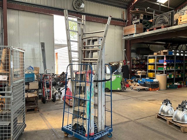 Ladder in kar (5x) - afbeelding 1 van  5
