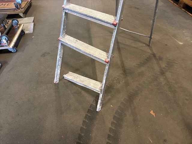 Ladder (onderste sport los) - afbeelding 2 van  4
