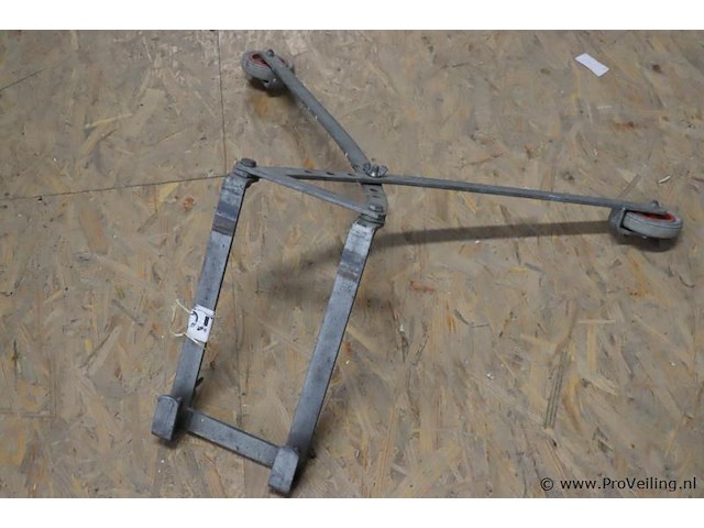 Ladderafhouder met wielen - afbeelding 1 van  5