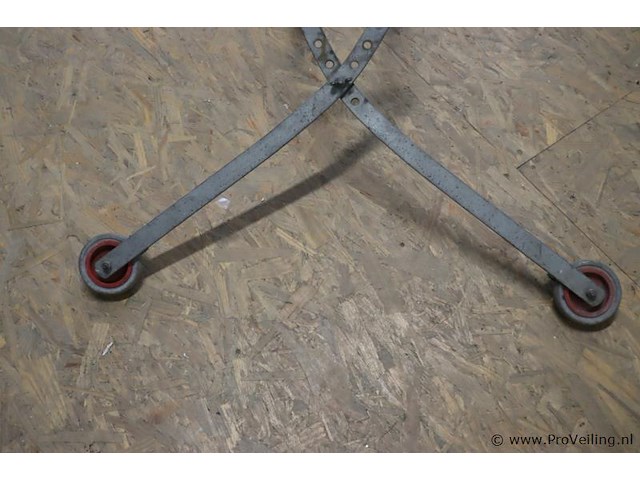 Ladderafhouder met wielen - afbeelding 4 van  5
