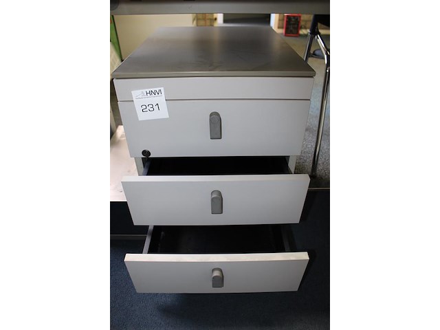 Ladekast met drie laden. afmeting 42 x 57 x 57 cm. - afbeelding 2 van  2