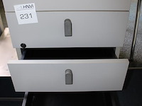 Ladekast met drie laden. afmeting 42 x 57 x 57 cm. - afbeelding 2 van  2