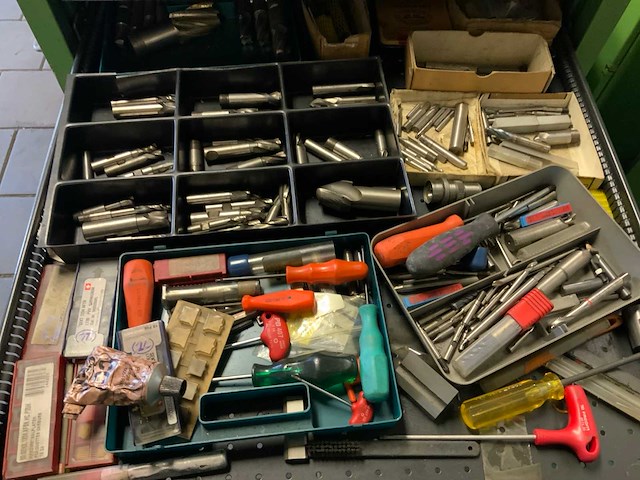 Ladekast met freesgereedschappen - afbeelding 5 van  5
