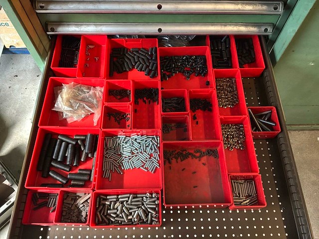 Ladekast met inhoud - afbeelding 3 van  12