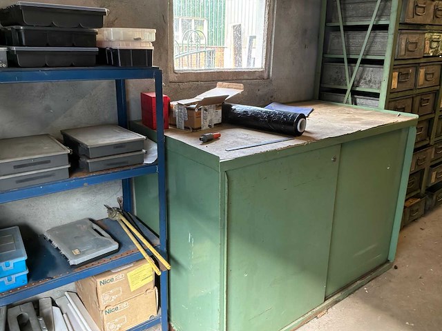 Ladekast met inhoud - afbeelding 7 van  12