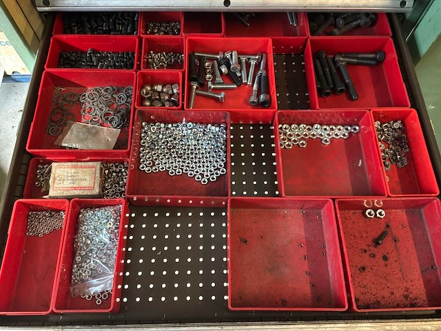 Ladekast met inhoud - afbeelding 12 van  12