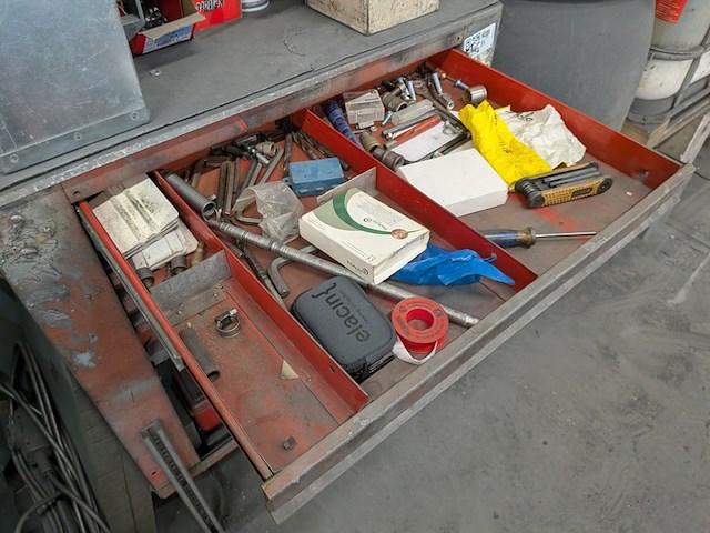 Ladekast met inhoud - afbeelding 5 van  8