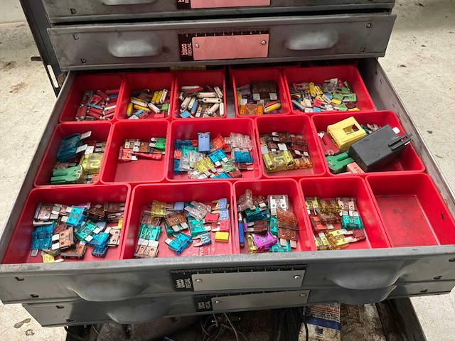 Ladekast met inhoud - afbeelding 3 van  4