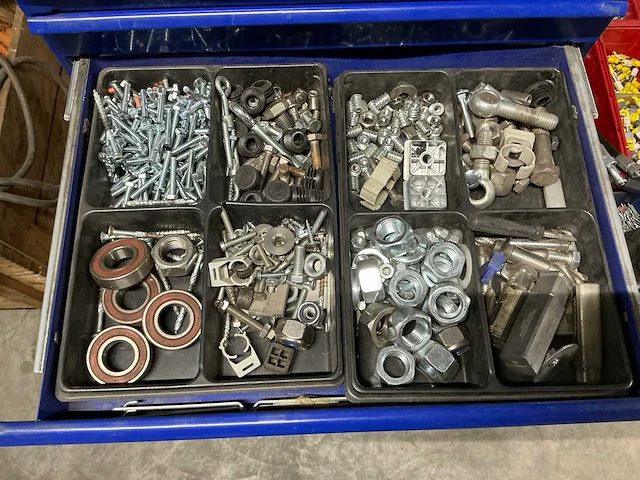 Ladenkast 12 schuiven met grijpvoorraad - afbeelding 2 van  18