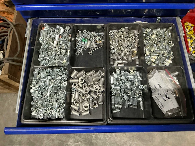 Ladenkast 12 schuiven met grijpvoorraad - afbeelding 18 van  18