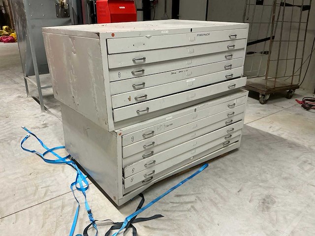 Ladenkast inclusief pakking sets en sticker sets diverse onderdelen (2x) - afbeelding 1 van  8