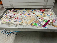 Ladenkast inclusief pakking sets en sticker sets diverse onderdelen (2x) - afbeelding 4 van  8