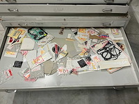 Ladenkast inclusief pakking sets en sticker sets diverse onderdelen (2x) - afbeelding 8 van  8