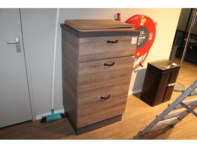 Ladenkast met 3 laden. afmeting 70 x 52 x 123 cm. - afbeelding 1 van  3