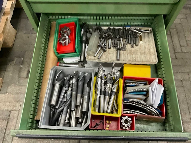 Ladenkast met freesgereedschap en diverse - afbeelding 6 van  15