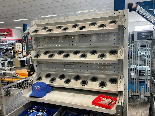 Ladenkast met freesgereedschap en diverse - afbeelding 9 van  15
