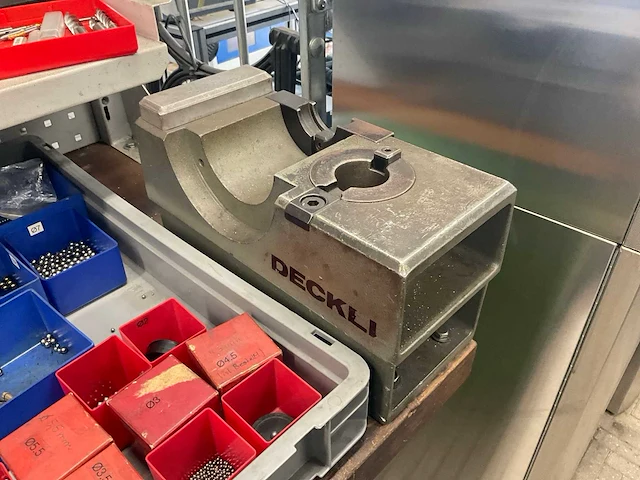 Ladenkast met freesgereedschap en diverse - afbeelding 13 van  15