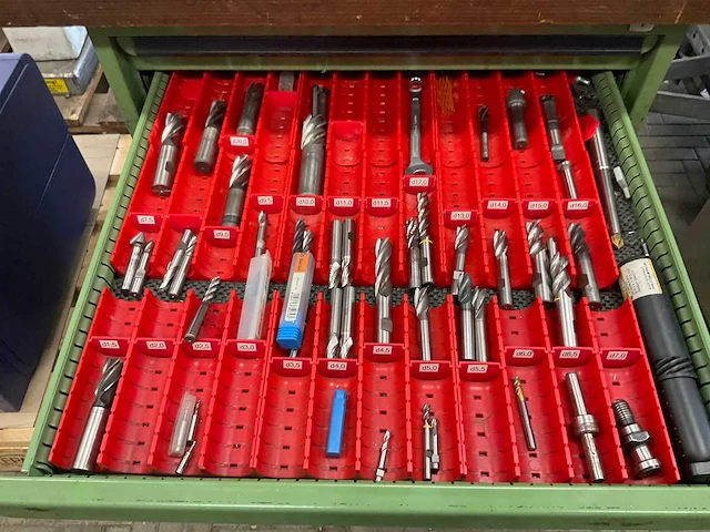 Ladenkast met freesgereedschap en diverse - afbeelding 2 van  15