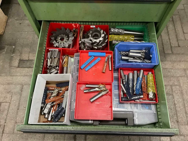Ladenkast met freesgereedschap en diverse - afbeelding 7 van  15