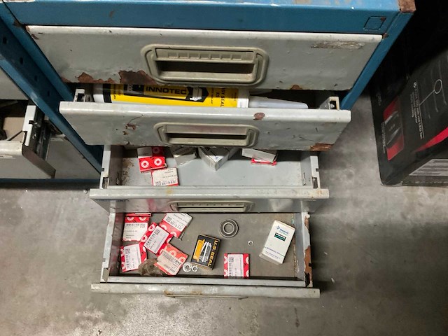 Ladenkast met inhoud (3x) - afbeelding 4 van  4