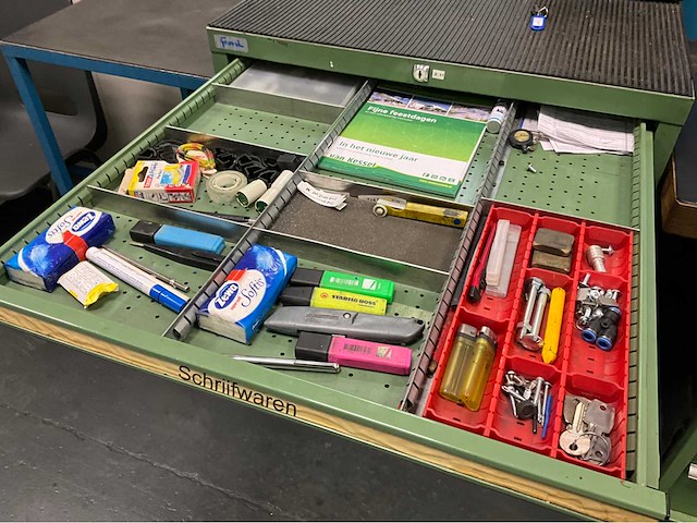 Ladenkast met inhoud - afbeelding 4 van  10