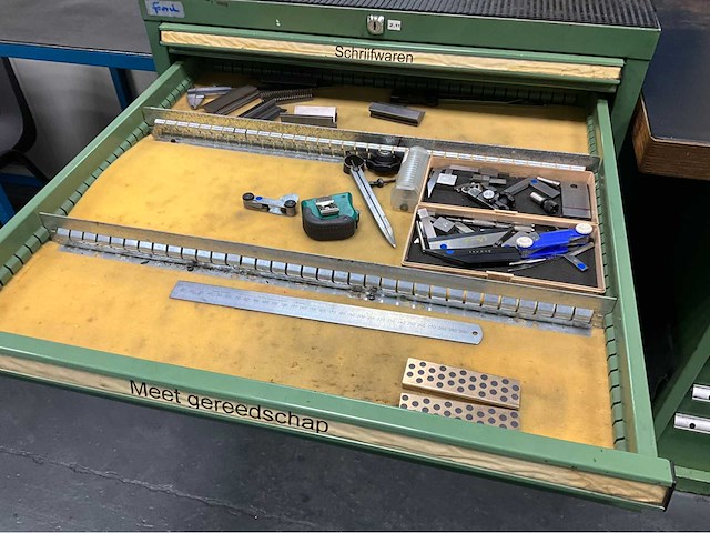 Ladenkast met inhoud - afbeelding 5 van  10