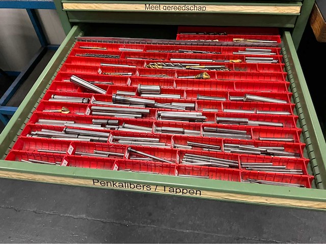 Ladenkast met inhoud - afbeelding 6 van  10