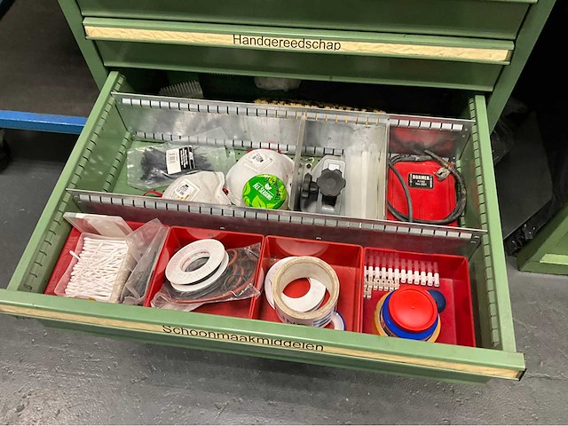 Ladenkast met inhoud - afbeelding 9 van  10