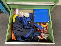 Ladenkast met inhoud - afbeelding 2 van  13