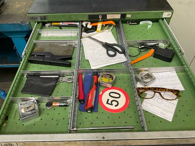 Ladenkast met inhoud - afbeelding 7 van  13