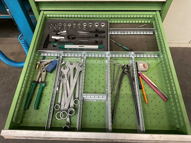 Ladenkast met inhoud - afbeelding 11 van  13