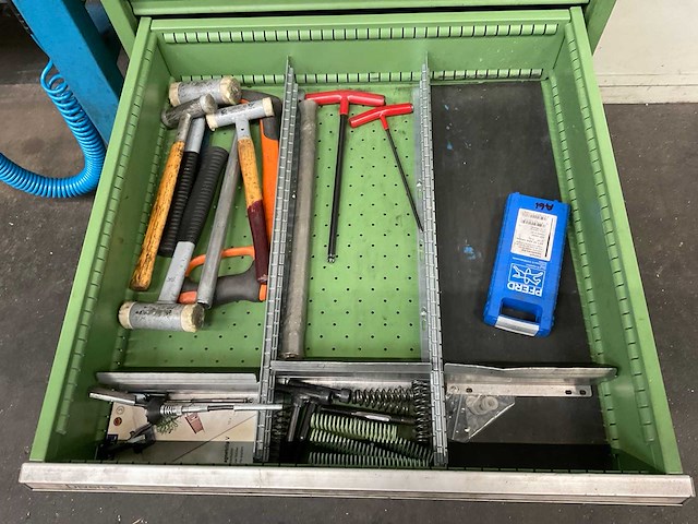 Ladenkast met inhoud - afbeelding 12 van  13