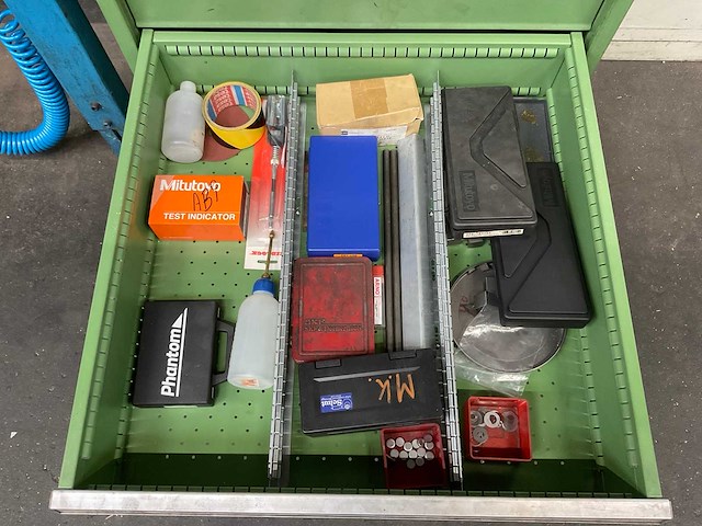 Ladenkast met inhoud - afbeelding 13 van  13