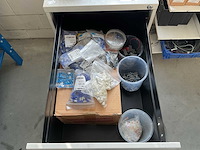 Ladenkast met inhoud - afbeelding 2 van  5