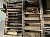 Ladenkast met inhoud - afbeelding 2 van  24