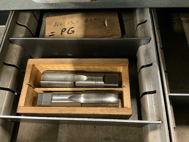 Ladenkast met inhoud - afbeelding 4 van  24