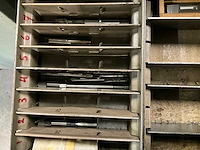 Ladenkast met inhoud - afbeelding 5 van  24