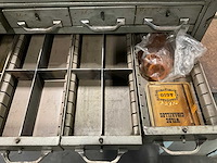 Ladenkast met inhoud - afbeelding 6 van  24