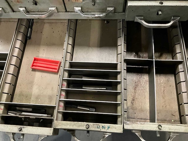 Ladenkast met inhoud - afbeelding 7 van  24