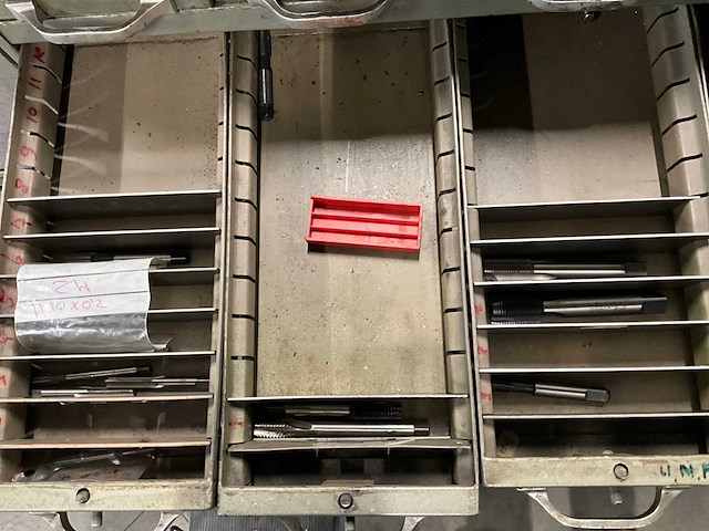 Ladenkast met inhoud - afbeelding 8 van  24