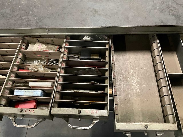 Ladenkast met inhoud - afbeelding 10 van  24