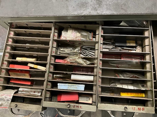 Ladenkast met inhoud - afbeelding 11 van  24